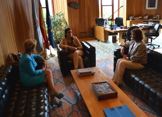 Pilar Rojo recibe no Parlamento á presidenta da Comisión de Igualdade do Congreso dos Deputados